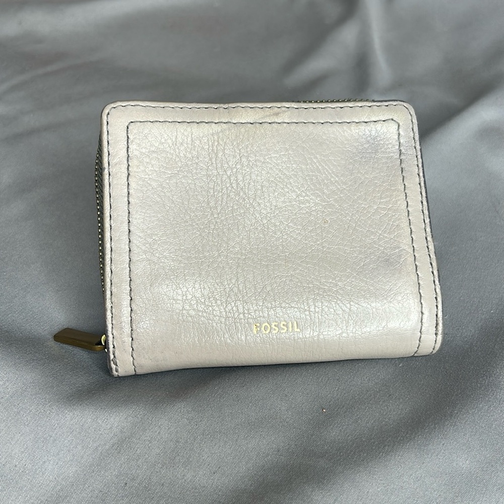 Fossil Emma Mini Wallet Taupe Bi Fold Wallet 4"x3.5"